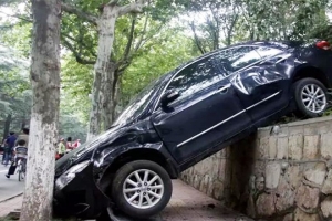 汽車剎車失靈前的4個征兆，記住了關鍵時候能保命！