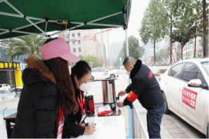 萬順叫車愛心車隊(duì)，疫情陰影下的一束光