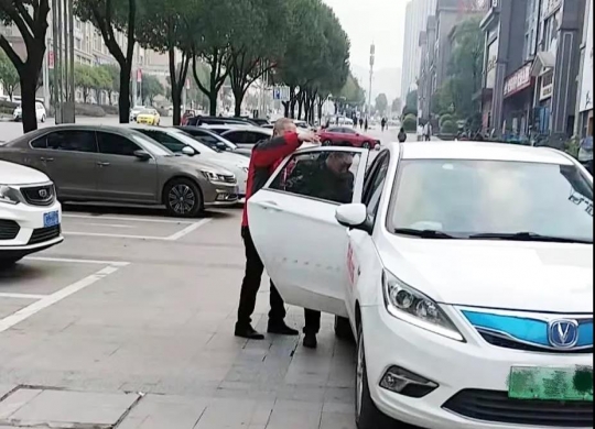 從自主創(chuàng)業(yè)到萬(wàn)順叫車(chē)司機(jī)共創(chuàng)人，換個(gè)舞臺(tái)堅(jiān)持優(yōu)秀